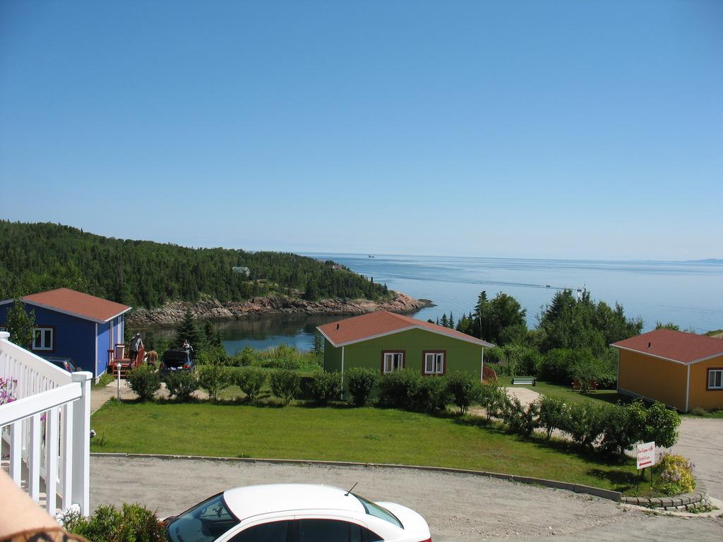 Les Chalets Au Bord De La Mer Les Escoumins Exterior photo