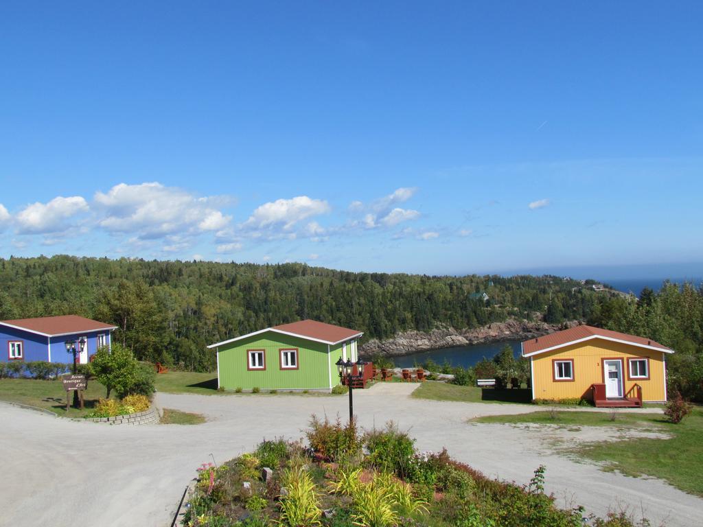 Les Chalets Au Bord De La Mer Les Escoumins Exterior photo