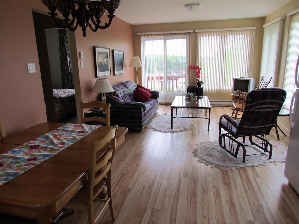 Les Chalets Au Bord De La Mer Les Escoumins Room photo